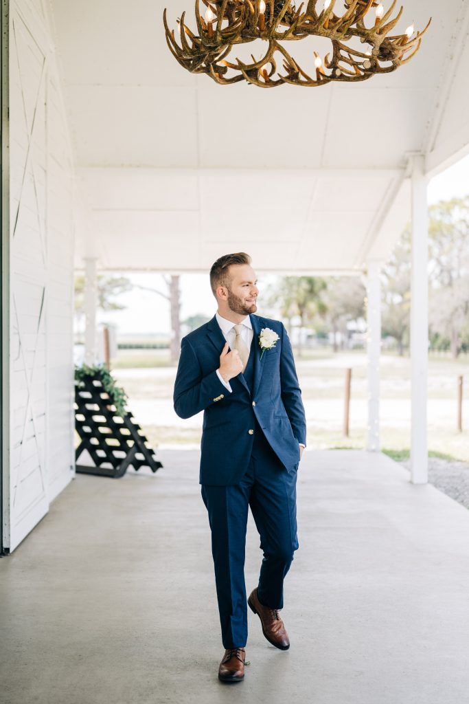 Tips for the grooms on their wedding day