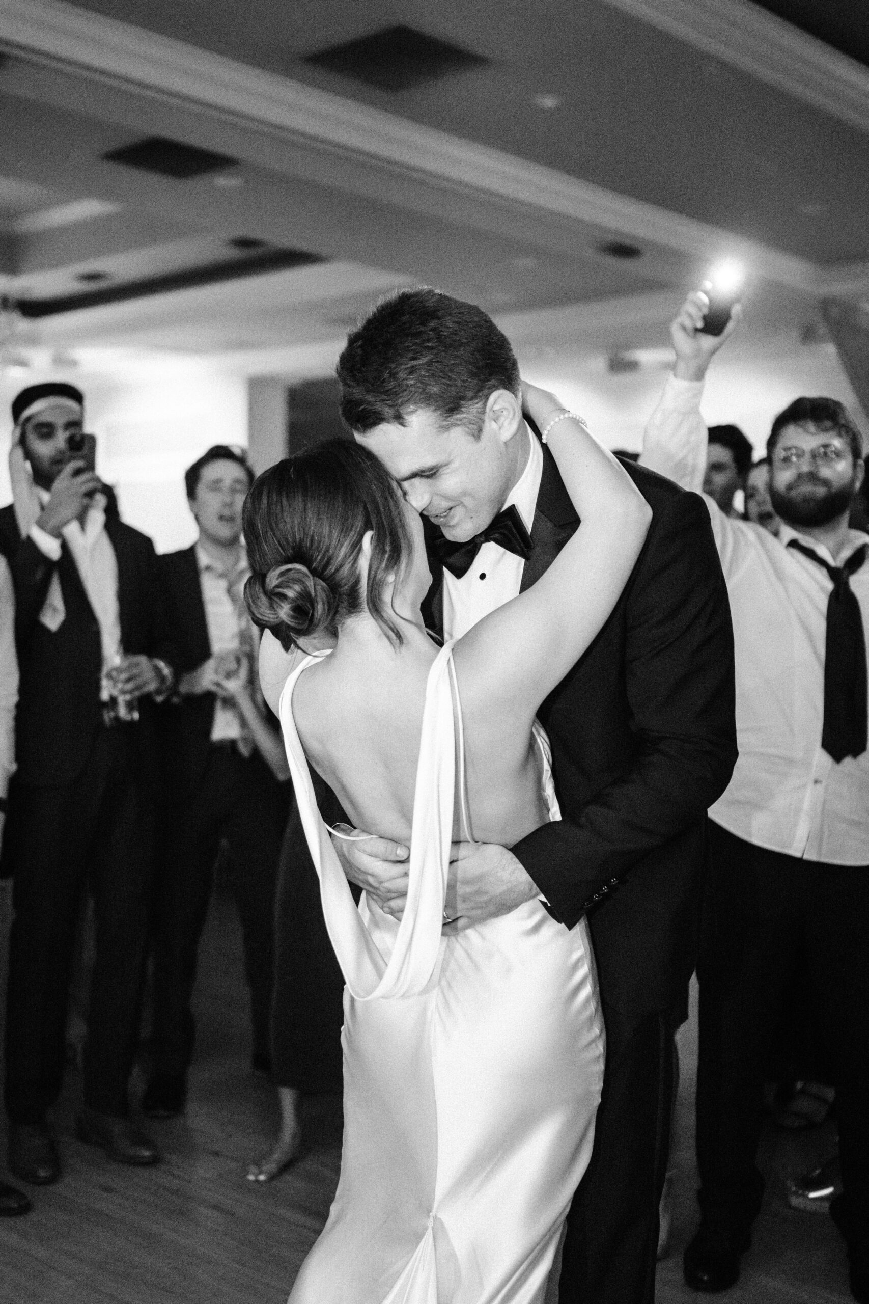 couple dancing during reception captured by benvenuto wedding photographer